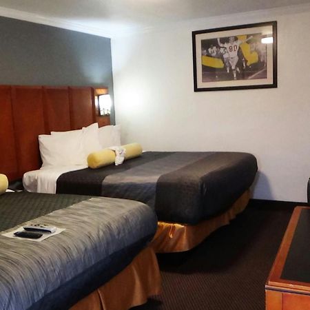 แม็คนูสัน โฮเต็ล ซีดาร์ซิตี้ Motel ภายนอก รูปภาพ