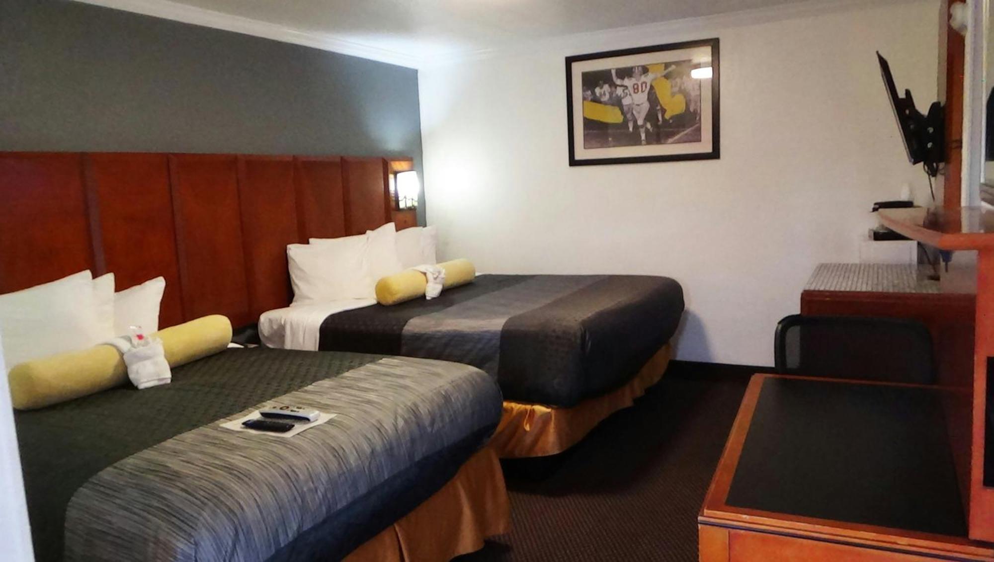 แม็คนูสัน โฮเต็ล ซีดาร์ซิตี้ Motel ภายนอก รูปภาพ